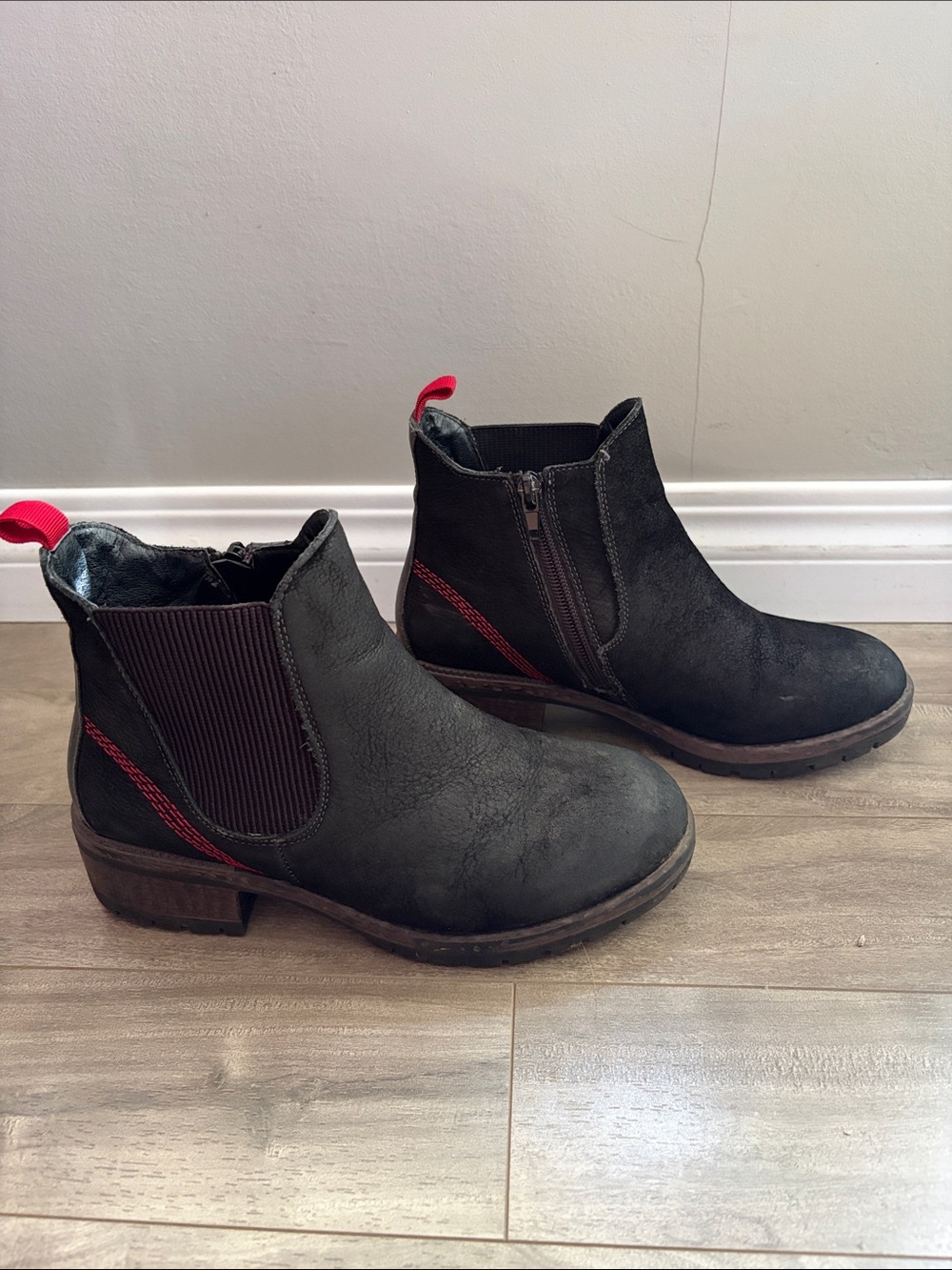 Josef Seibel Women’s Suede Leather Black Chelsea Ankle Boots with Red Accent 36